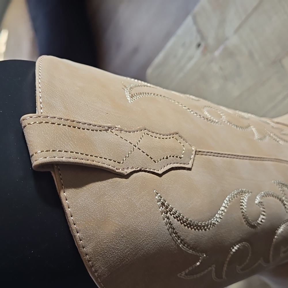 Bone Color Light Cream Colored Western Women's Boots NWT - Picture 13 of 17